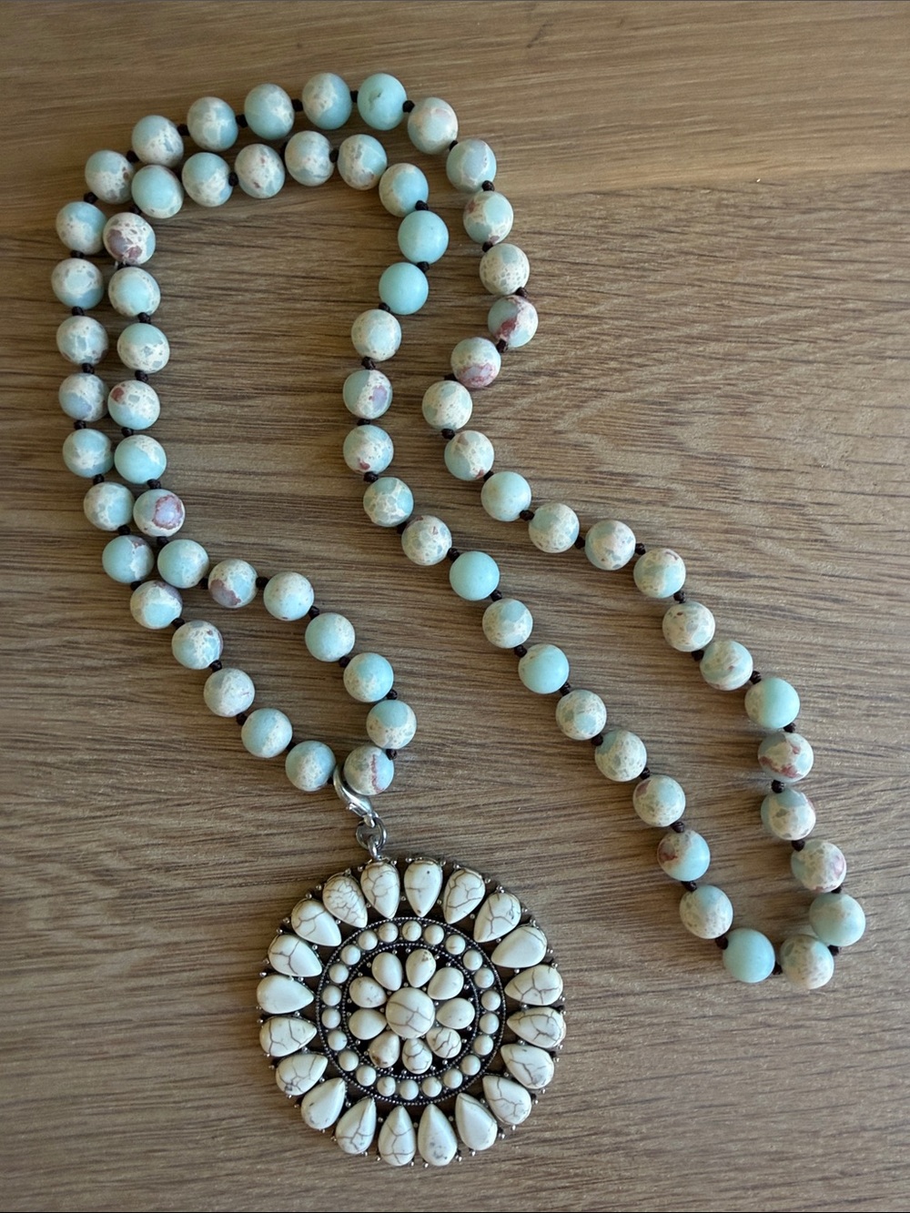 VINTAGE HAND KNOTTED BLUE CALCITE BEAD NECKLACE White Magnesite Mandala Pendant